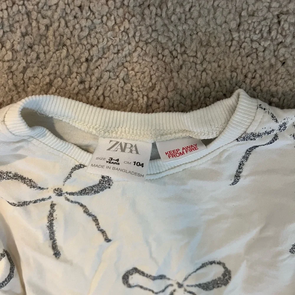 Glitter bow Zara tee - Picture 2 of 2